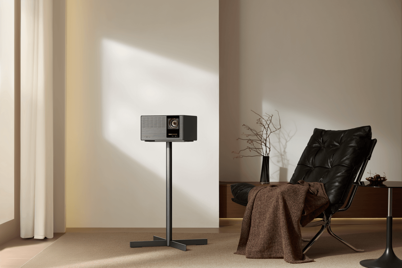 XGIMI TITAN Noir | 4K RGB Triple-Laser Heimkinoprojektor mit Dual-Iris-Kontrast