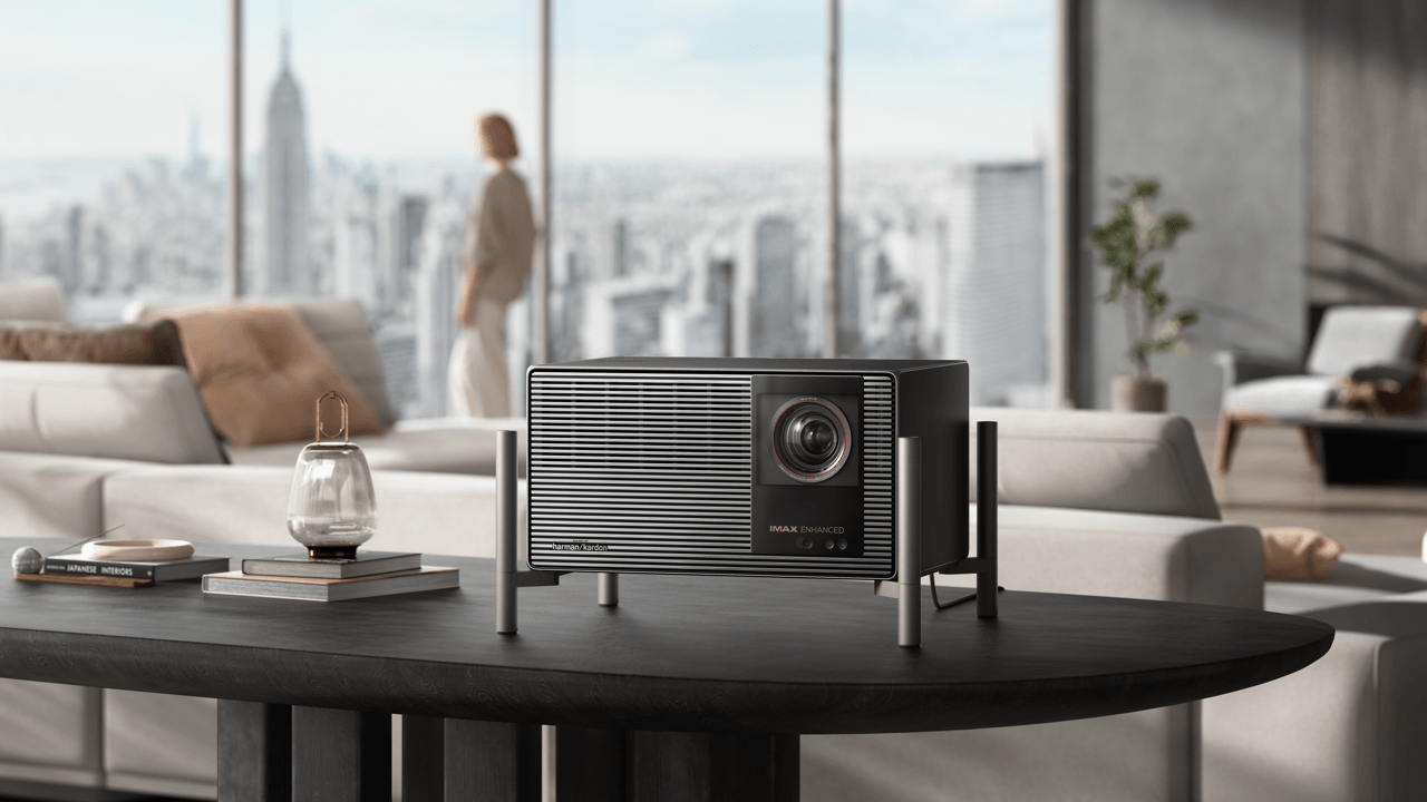 XGIMI TITAN Noir | 4K RGB Triple-Laser Heimkinoprojektor mit Dual-Iris-Kontrast