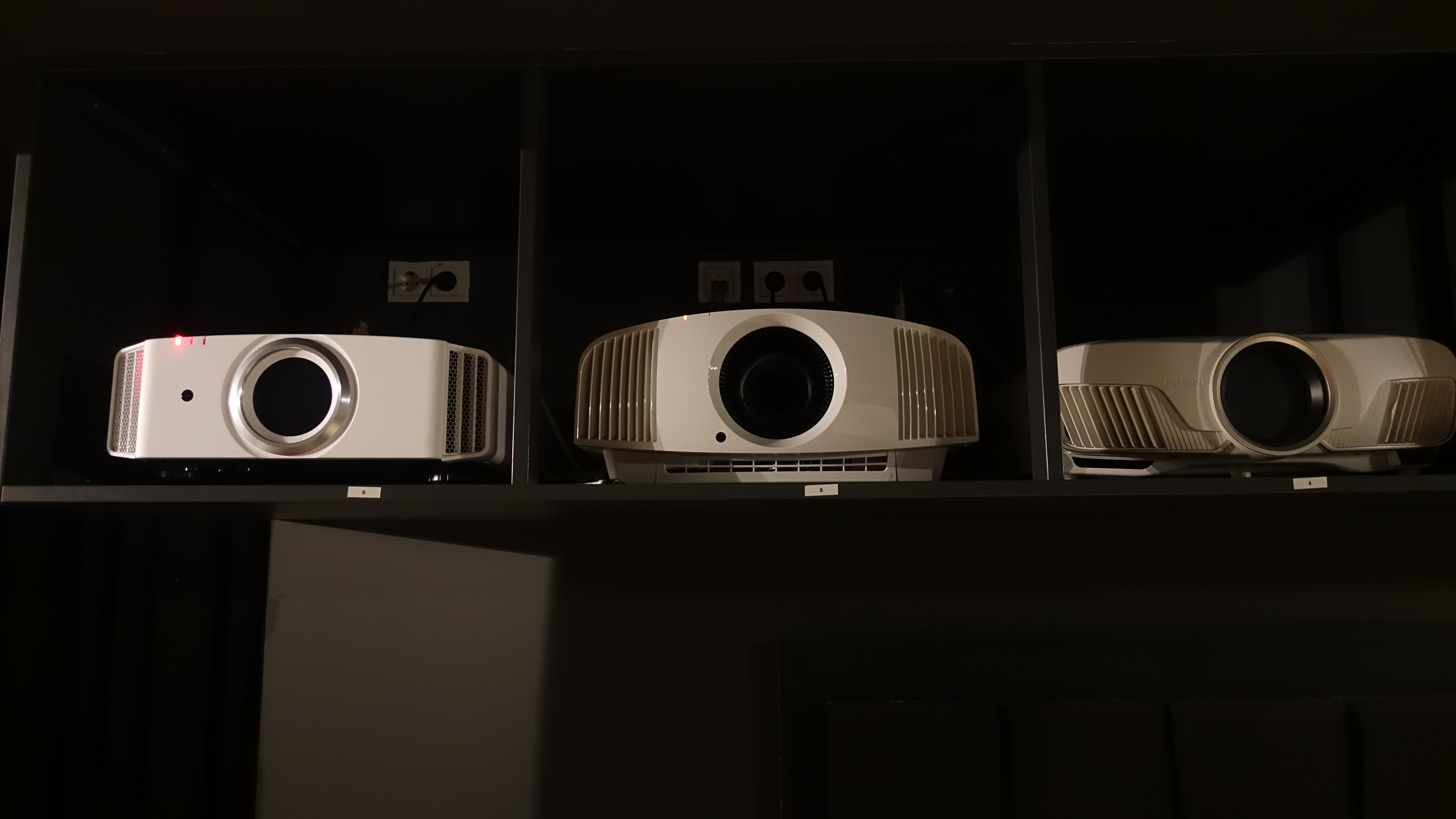 SONY VPL VW 270 in der Profikalibrierten GROBI Edition