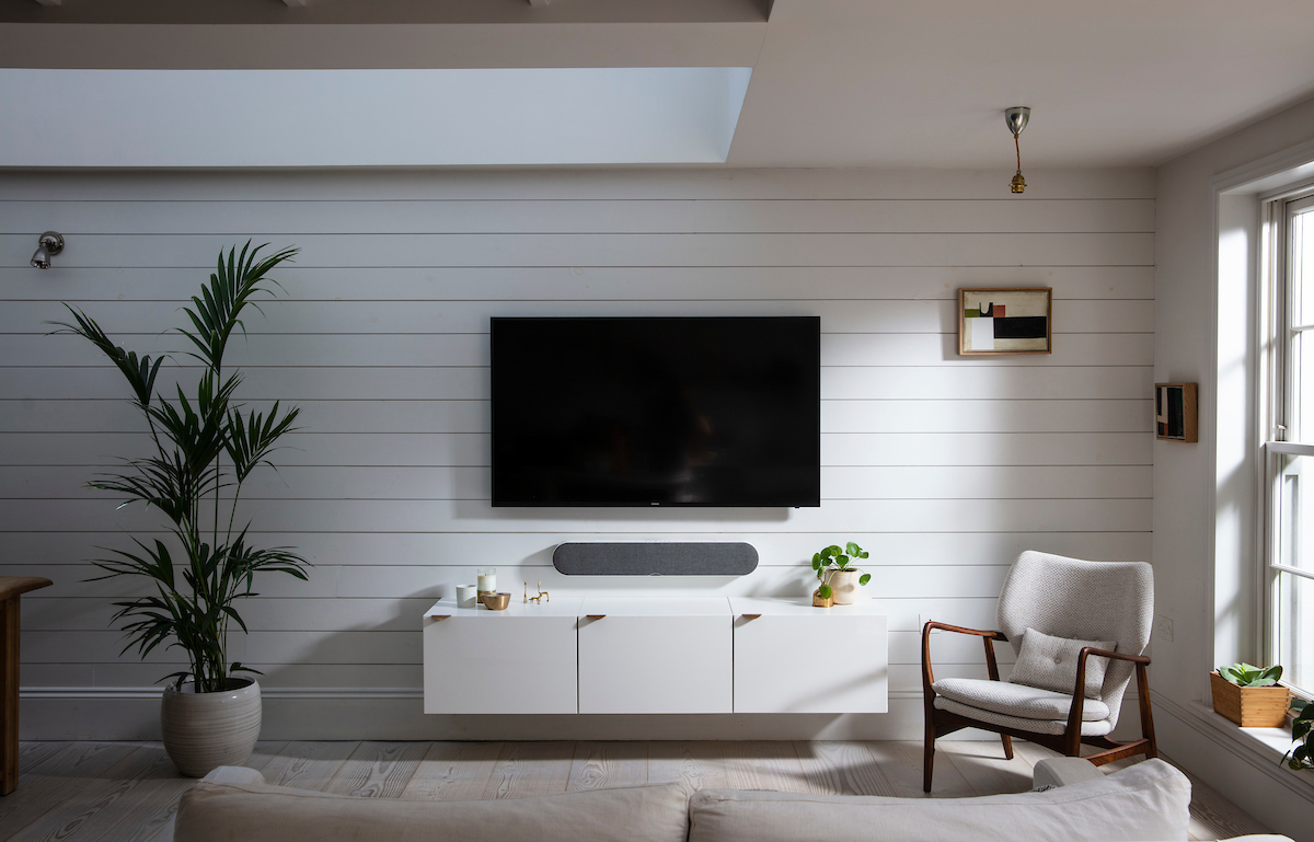 KATCH-ONE-Mountain-White-Living-Room-Onwall