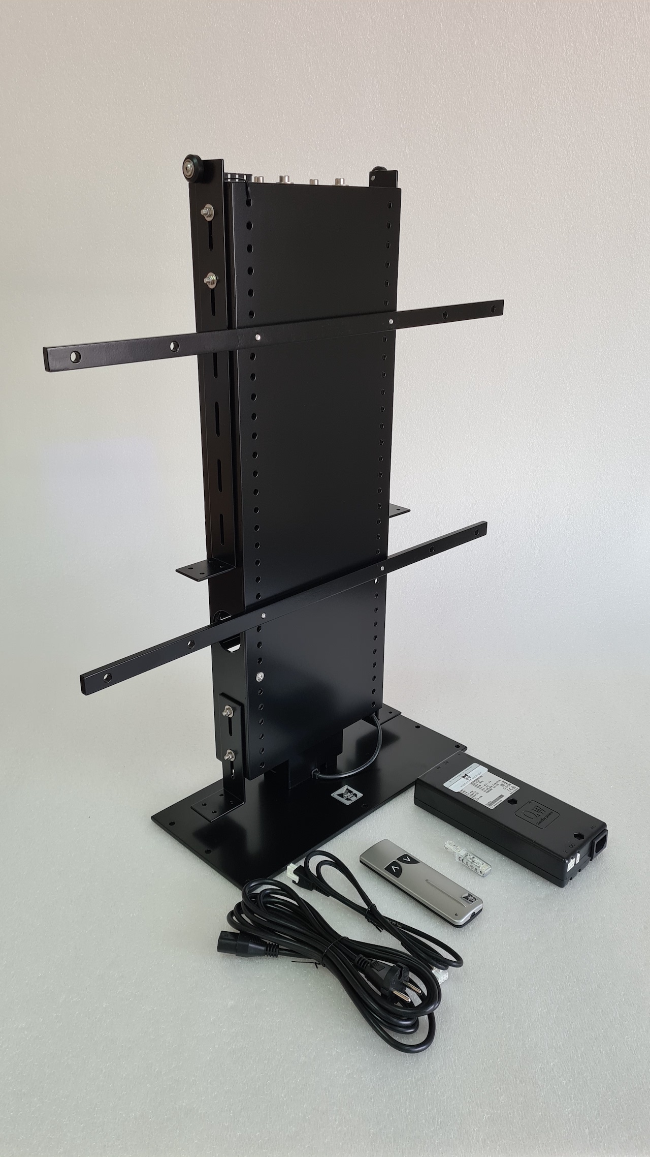 20220222_125951 Modline VERTIX TV-Lift TV-Halterung - Frontalansicht 01