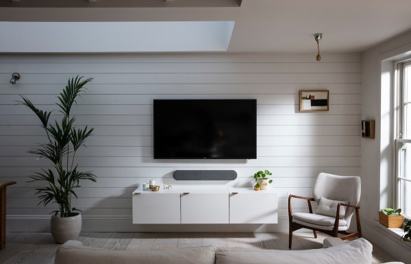 KATCH-ONE-Mountain-White-Living-Room-Onwall5d64f573af6c3